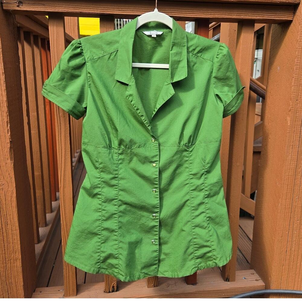 green fitted puff sleeve cotton blouse • m